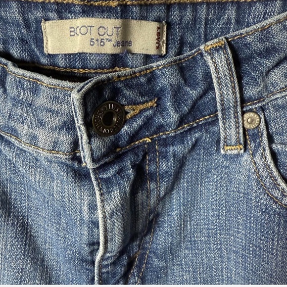 Levi’s 515 Boot Cut Jeans Women’s Size 6P Medium Blue Denim Slight Distressing - Picture 3 of 4
